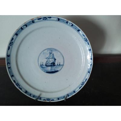 Assiette En Faience De Delft D époque Fin XVII Ou Début XVIII